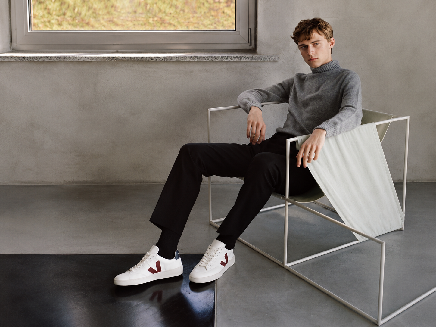 Sneakers para oficina: cómo usarlos sin verte demasiado casual